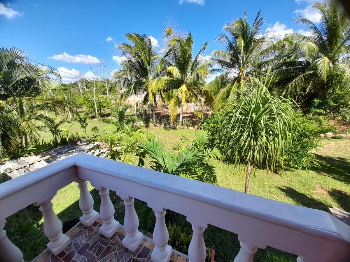Villa Lirios Valladolid  Zewnętrze zdjęcie