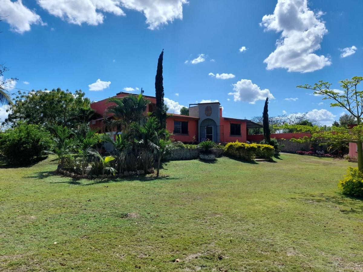 Villa Lirios Valladolid  Zewnętrze zdjęcie